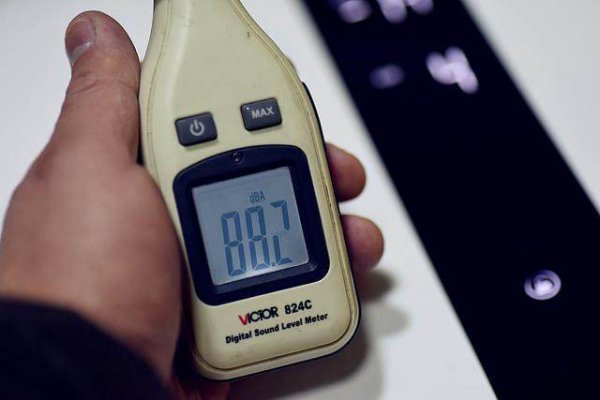 Why did semiconductor refrigeration not replace compressor refrigeration?